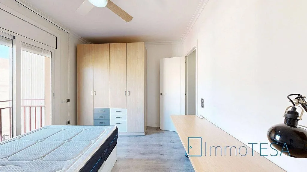 Chambres - Apartment with Balcony in Parc d’Europa