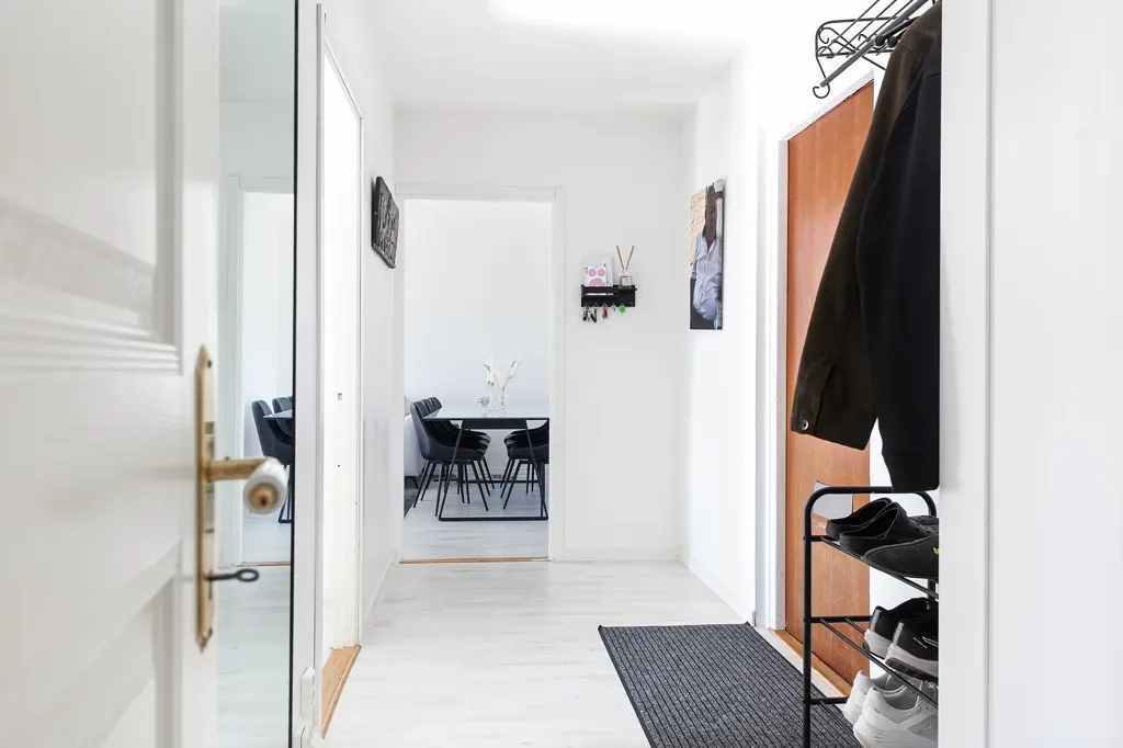 Entrée - Renovated Two-Bedroom Flat with Balcony in Bjuv
