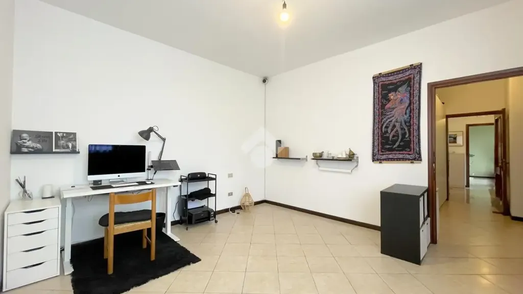 Kabinet - 3-Bedroom Apartment with Balcony in Cornaredo