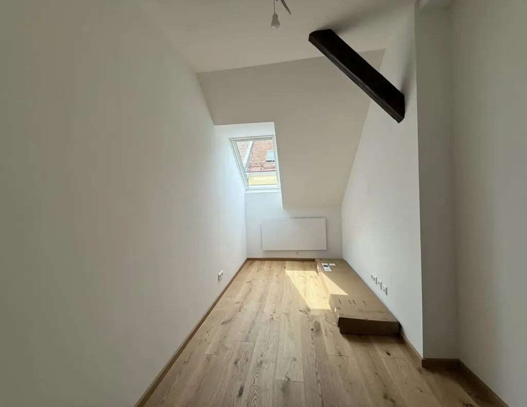 Pièces - Renovated 2-Bedroom Flat in Bel