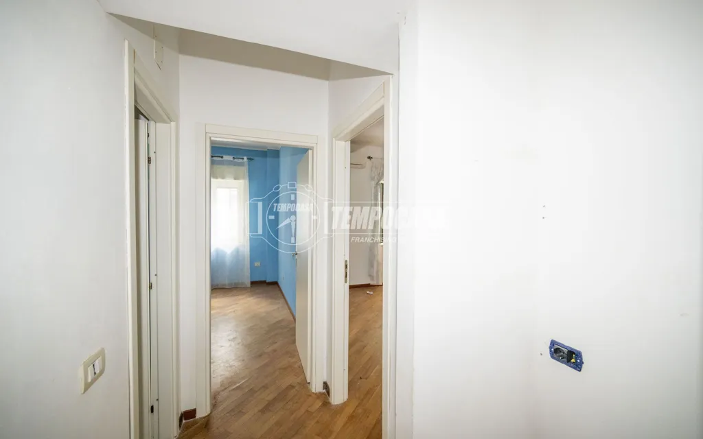 Esik - Trilocale with Garage in Messina