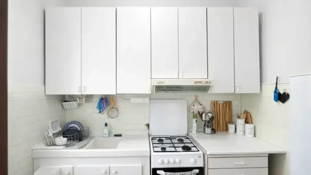 Cuisine - Bright Apartment with Balcony in Alessandria