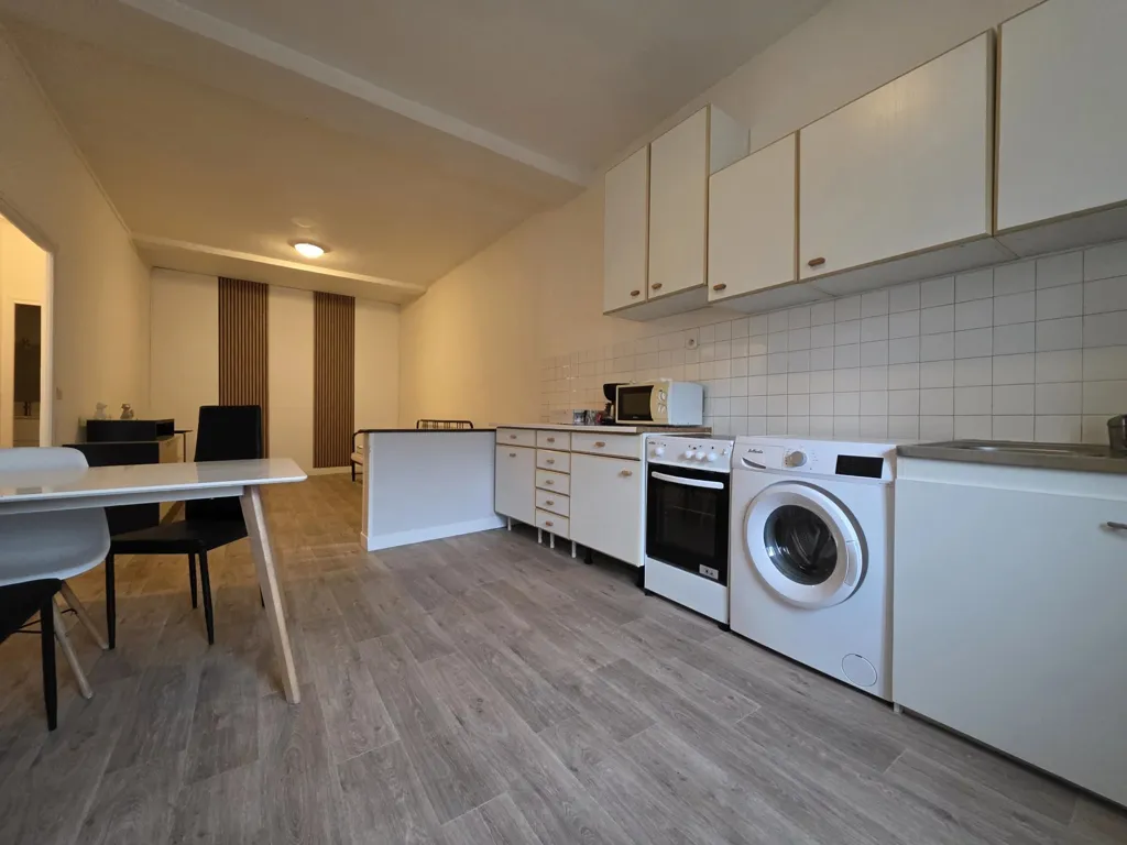 Cuisine - Appartement T2 Meublé avec Climatisation à Proximité du Centre-Ville