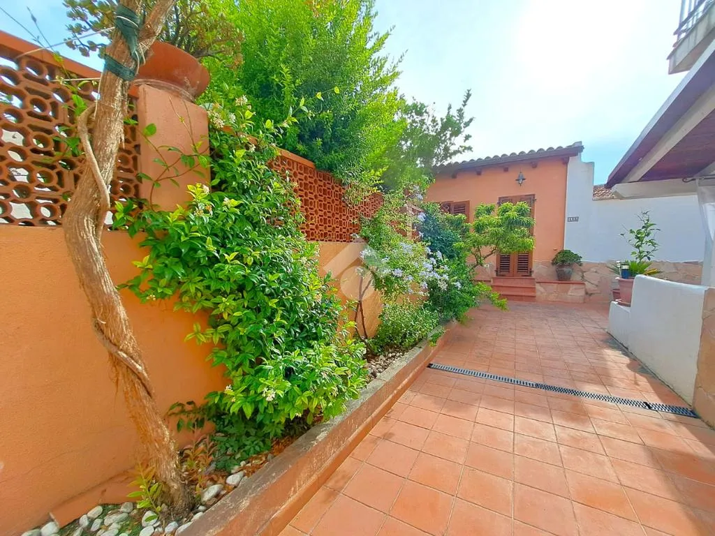 Jardin - Ground Floor Apartment with Private Courtyard in Usini