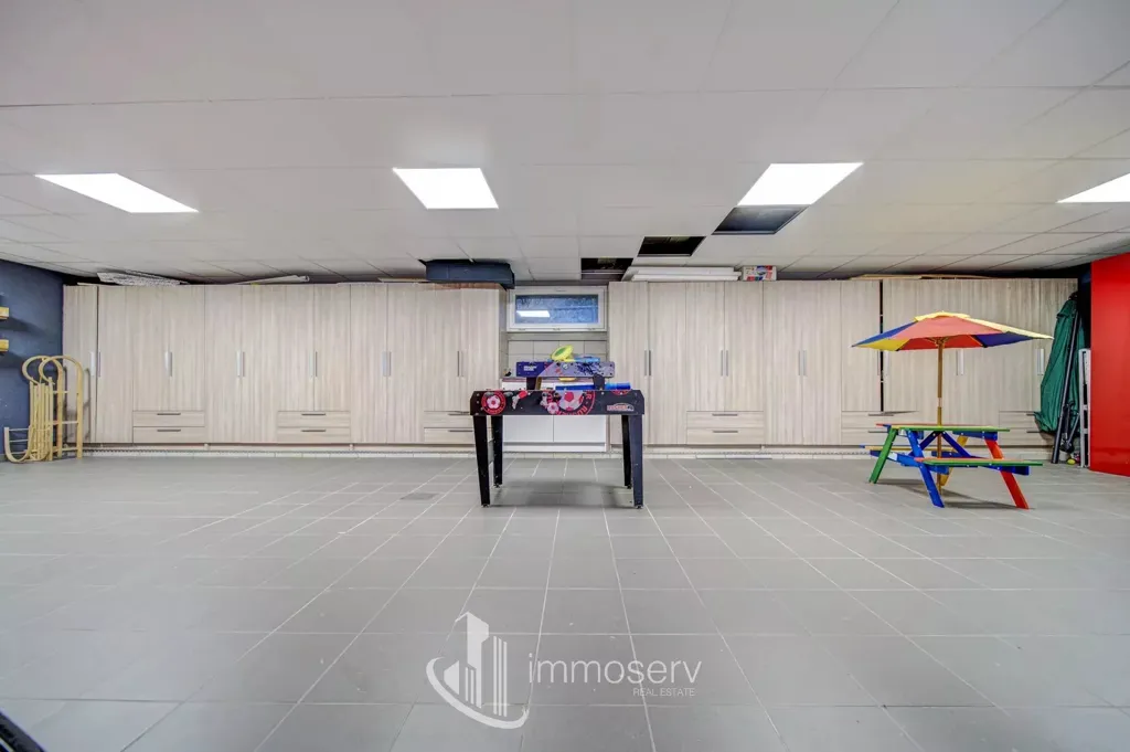 Pièces - Villa avec Vue Panoramique et Piscine à Escherange