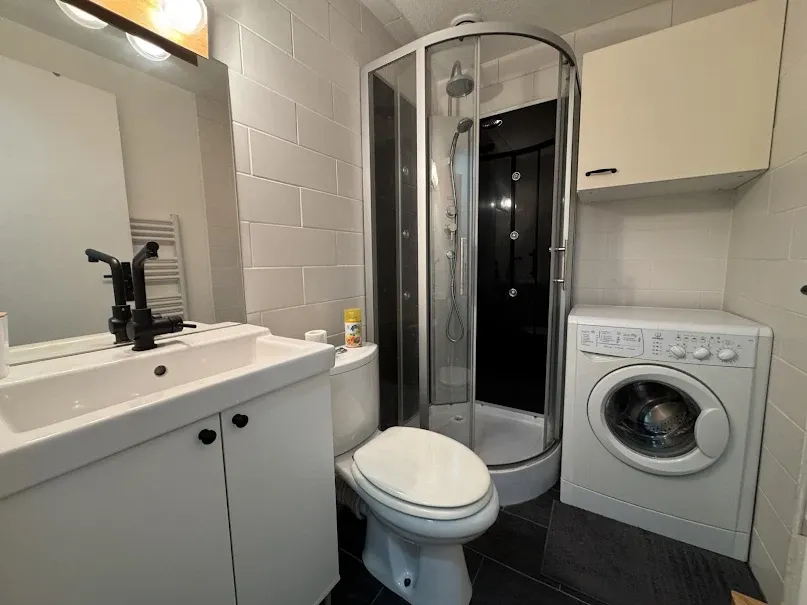 Salles de bain - Duplex Meublé avec Cuisine Équipée à Toulouse