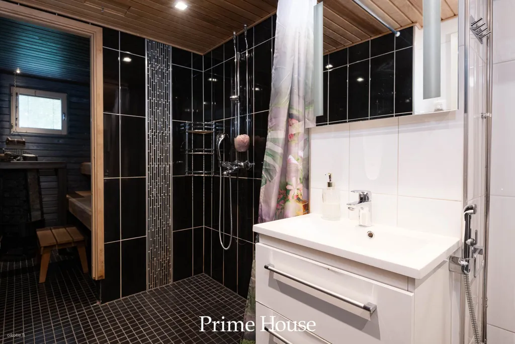 Bagni - Modernised Terraced House with Sauna in Kirkkonummi