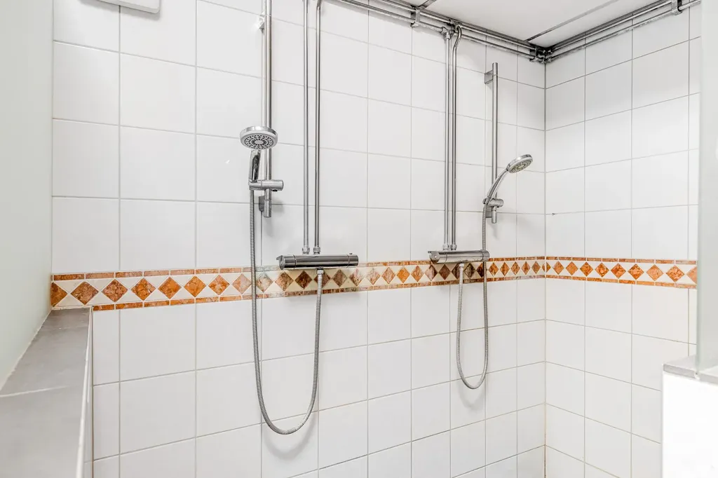 Vannitoad - Apartment with Balcony in Alunda