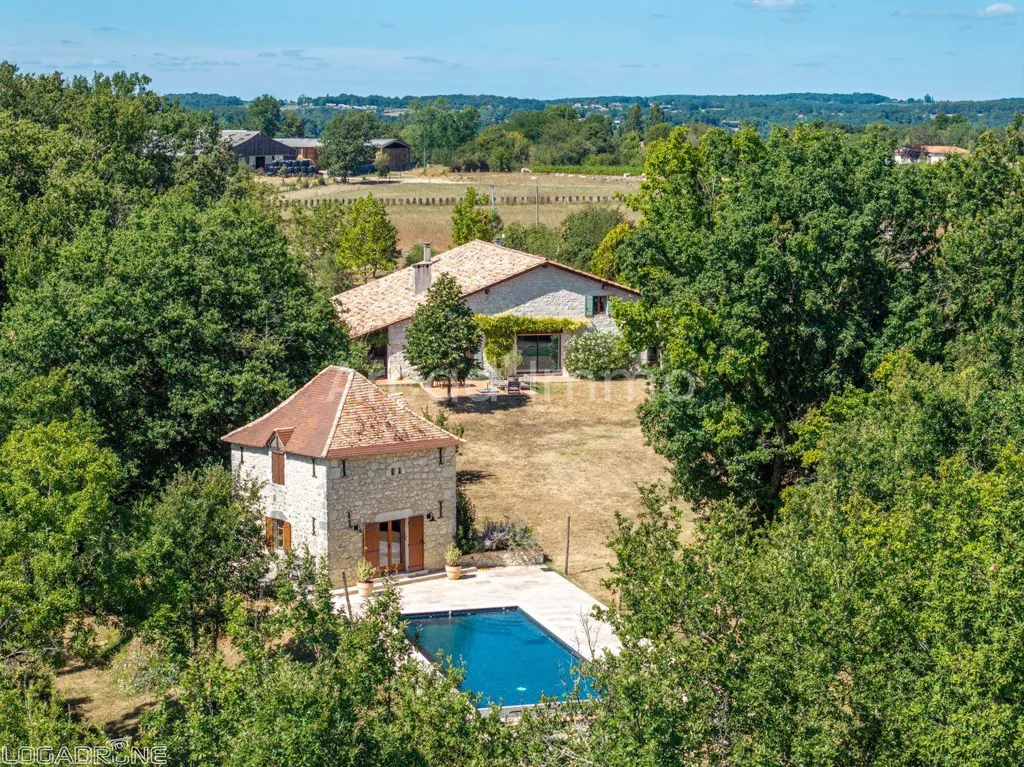 Vue aérienne - Maison avec Piscine et Vue sur la Vallée à Eymet