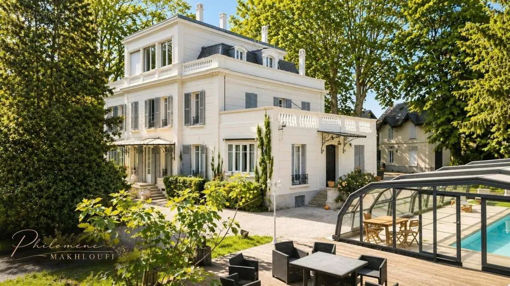Extérieur - Villa Historique avec Piscine à Le Mée-sur-Seine