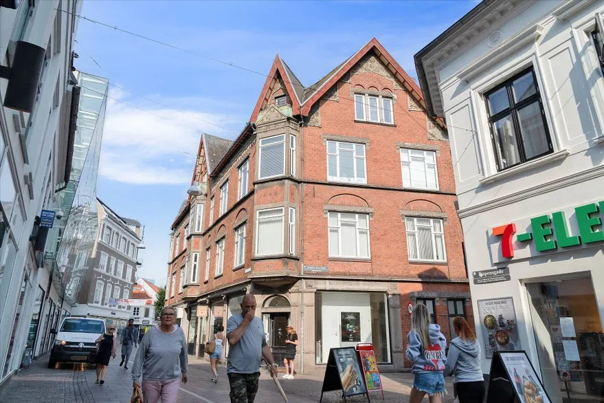 Välivaade - Office Space with High Ceilings on Bispensgade