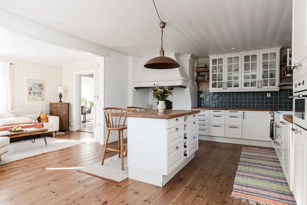 Köök - Charming Farmhouse with Stables in Västra Sund