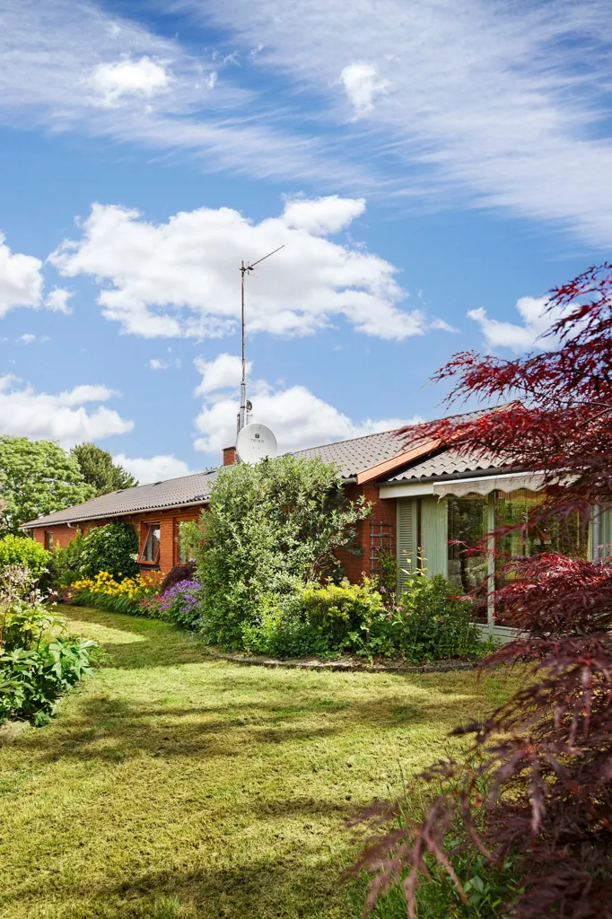 Aed - 1961 Villa with Garden in Lynge