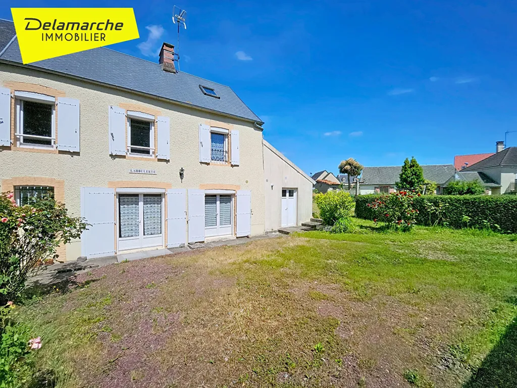 Aed - House with Garden and Outbuilding in Brehal