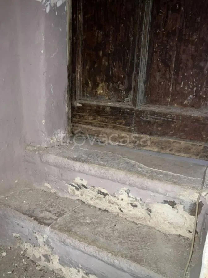 Rooms - Two-Level Apartment with Fireplace in Lenola