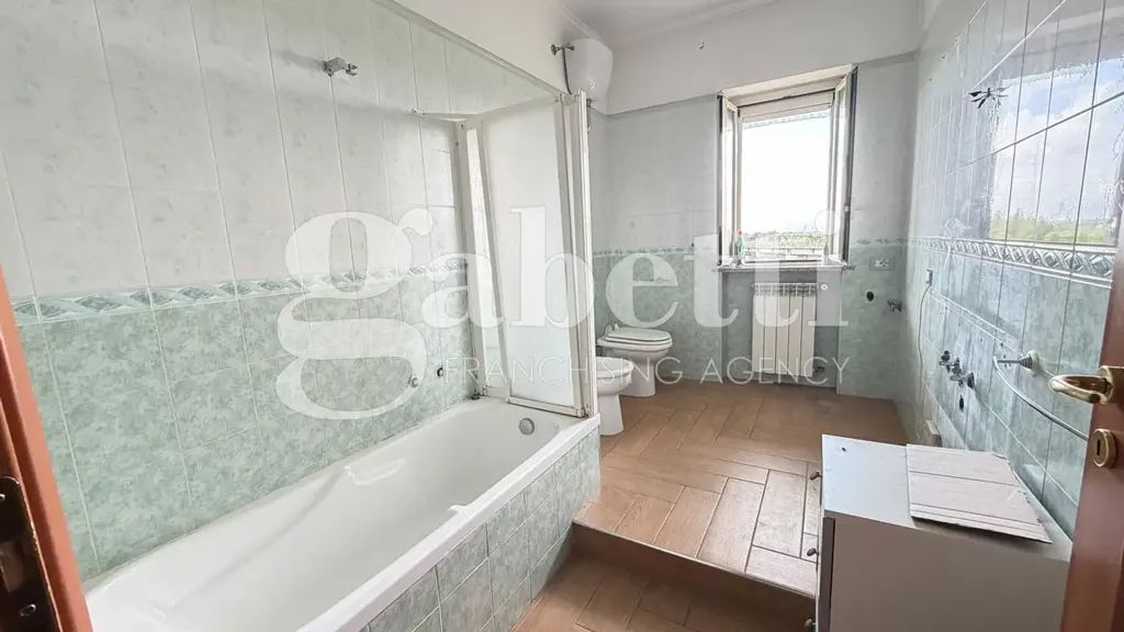 Bagni - Trilocale with Balcony in Orta di Atella
