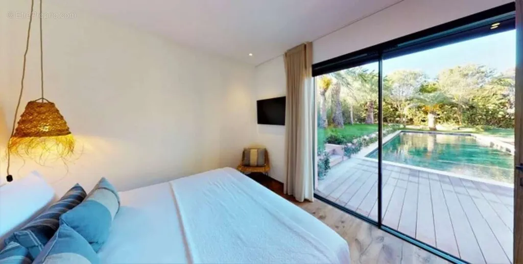 Chambres - Villa Luxueuse avec Piscine à Saint-Tropez