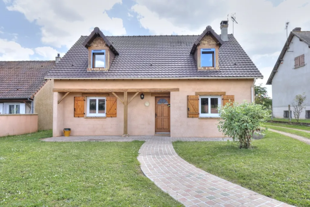 Extérieur - Maison Charmante avec Terrasse à 5' de Dreux