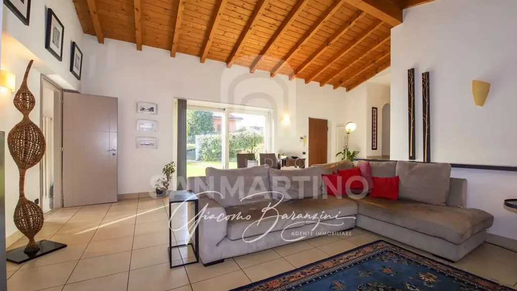 Séjour - Villa with Garden in Travedona-Monate