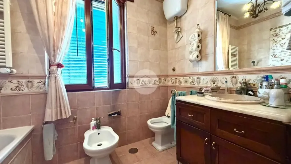 Salles de bain - Apartment with Balconies in Central Naples