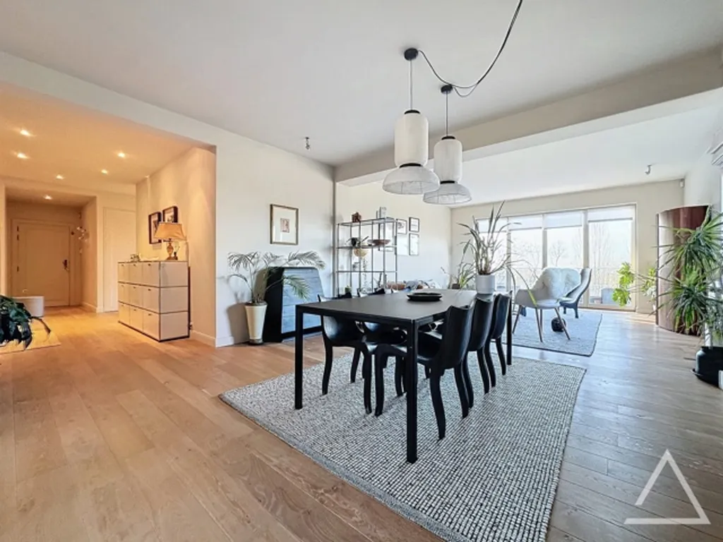 Salle à manger - Appartement Luxe avec 2 Terrasses au Cœur de la Ville
