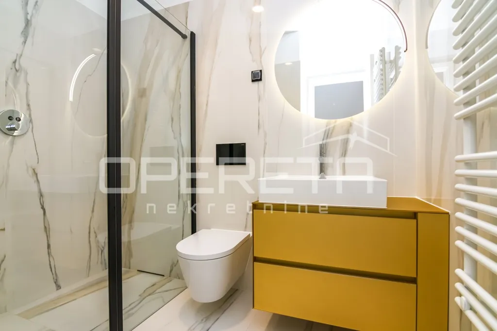 Salles de bain - 4-Room Apartment with Cathedral View in Centar