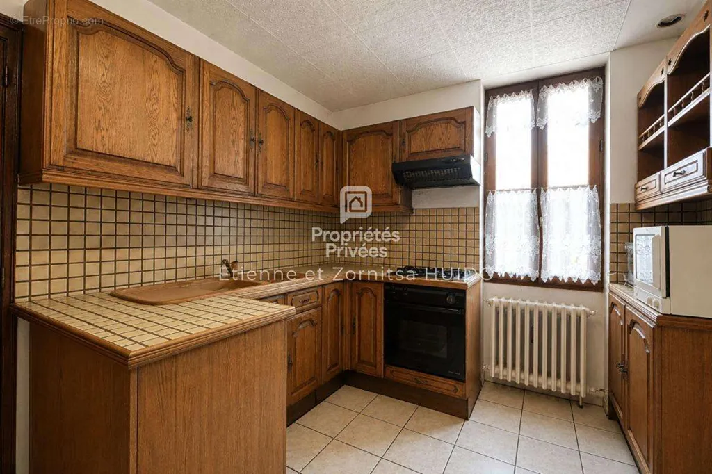 Cuisine - Maison de Ville avec Jardin et Rivière à Vatan