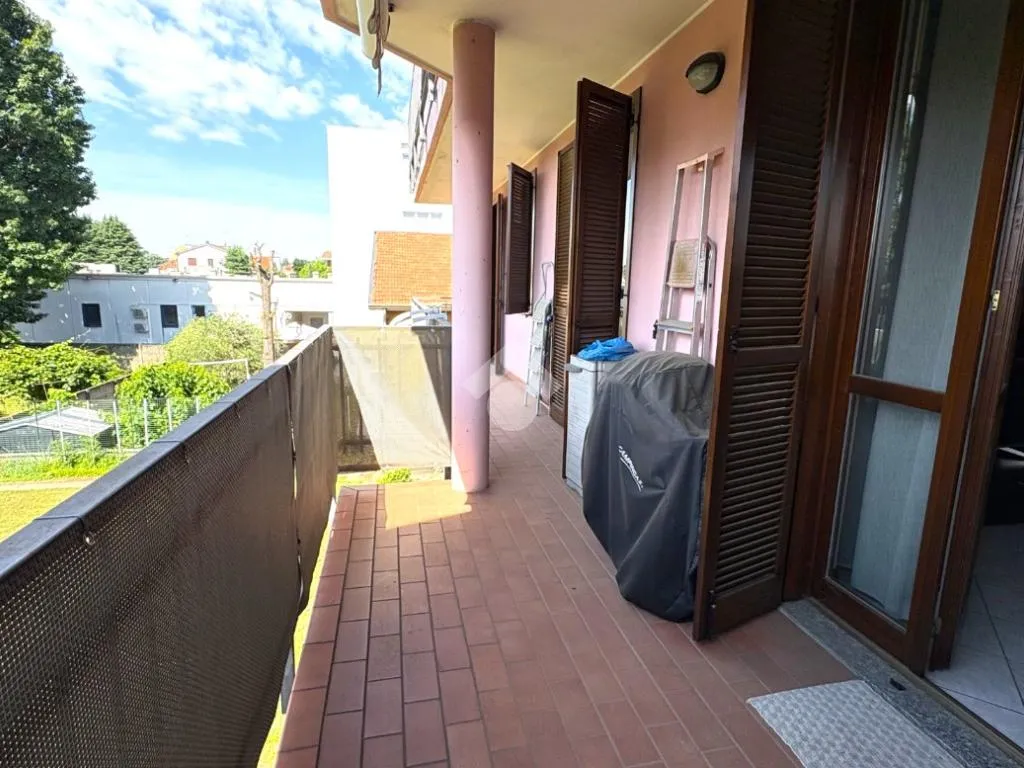 Rõdu - Modern Flat with Terrace in Senago