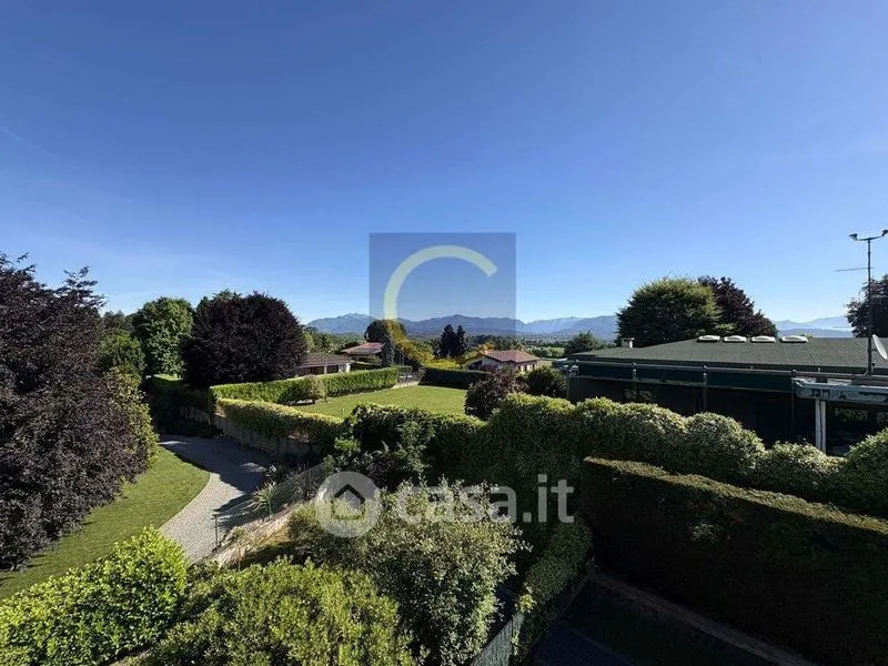 Jardin - Mansarded Apartment with Panoramic View in Appiano Gentile