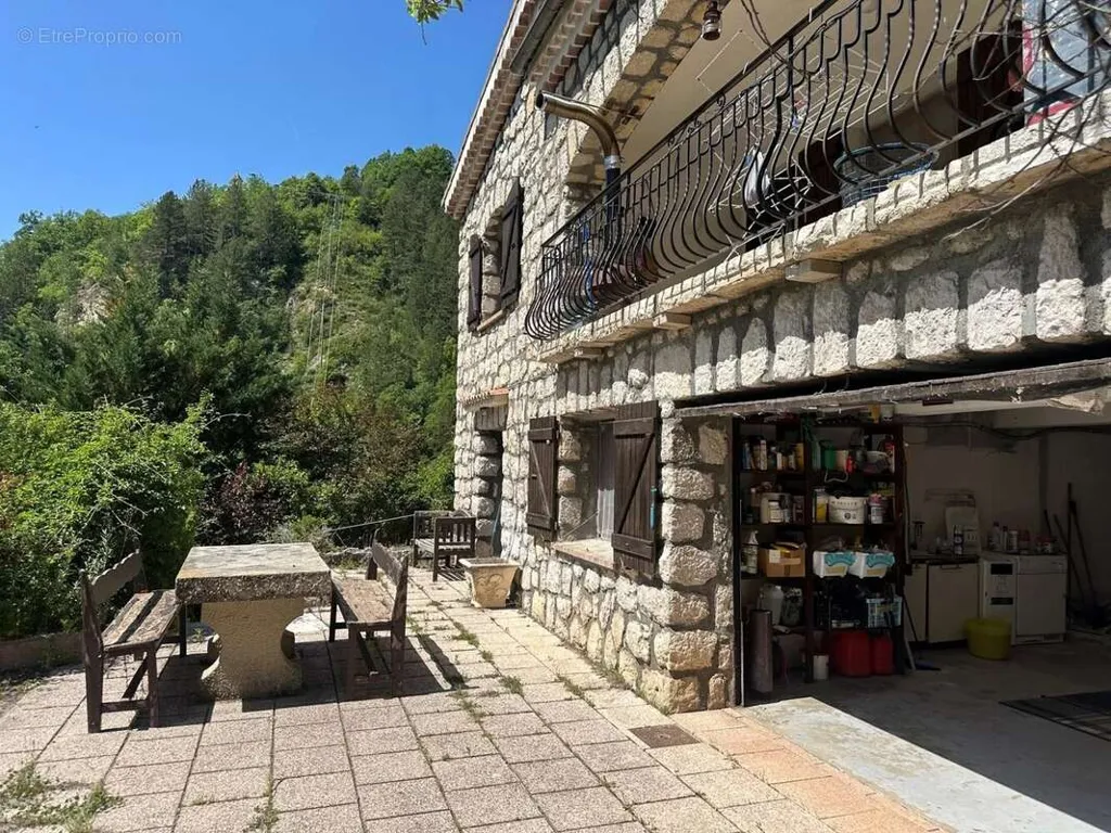 Terrasse - Maison au Calme avec Piscine près de Valberg