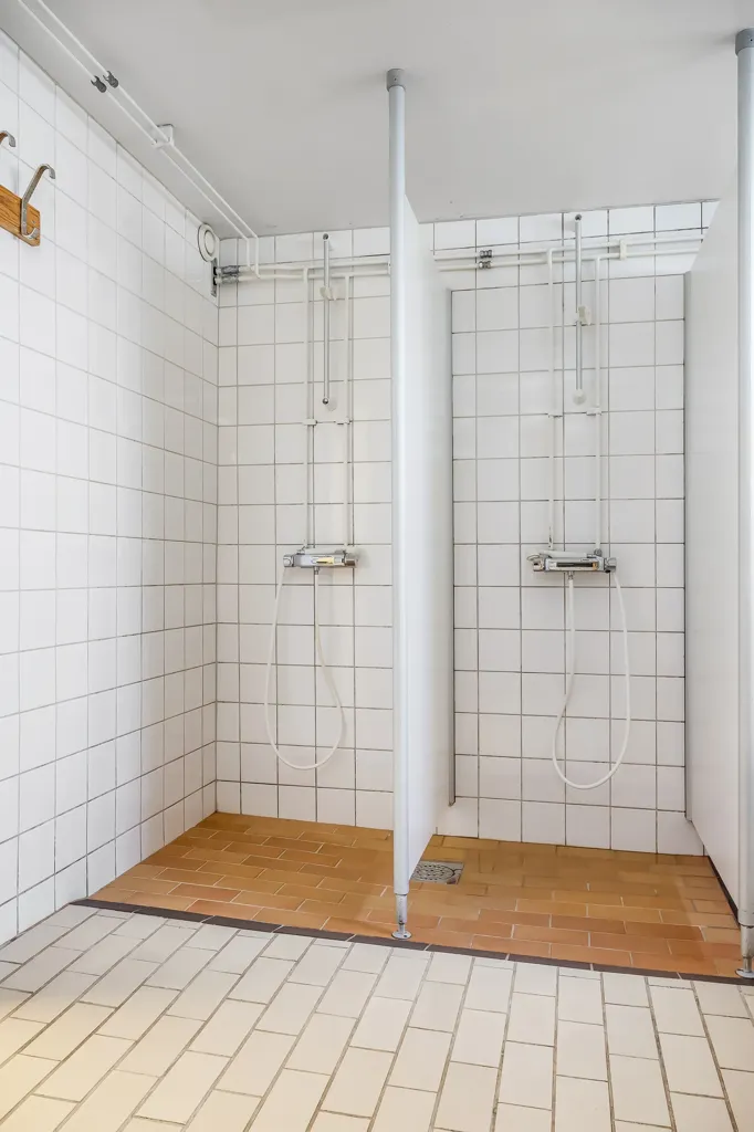 Vannitoad - Two-Bedroom Apartment with City Proximity in Norrköping