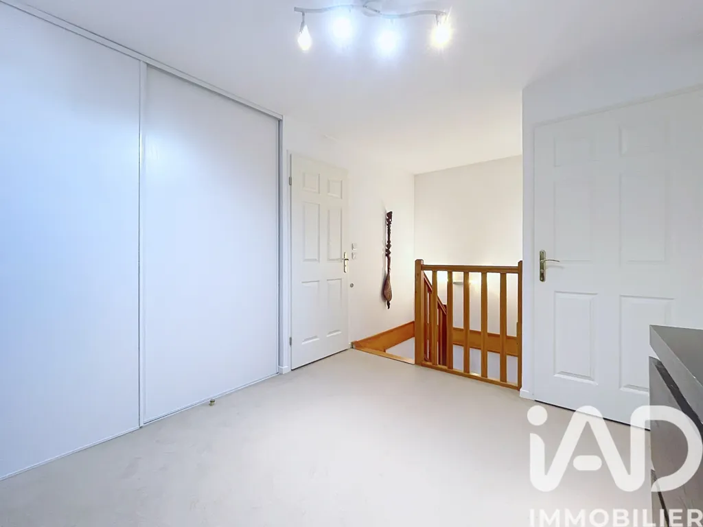 Bedrooms - Duplex Apartment with Terrace in Emerainville