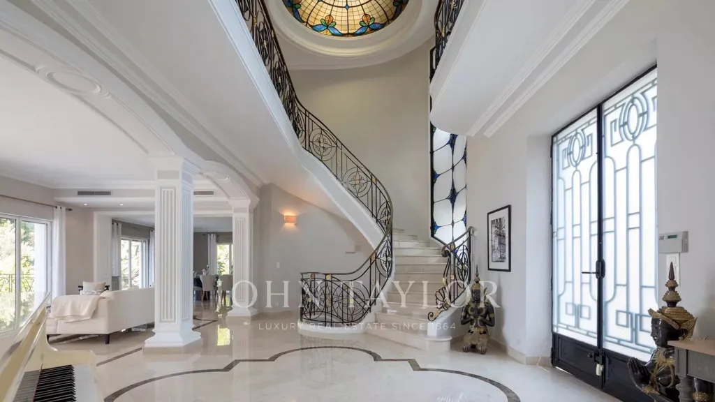 Hallway - 1930s Residence with Sea View in Cap d’Antibes
