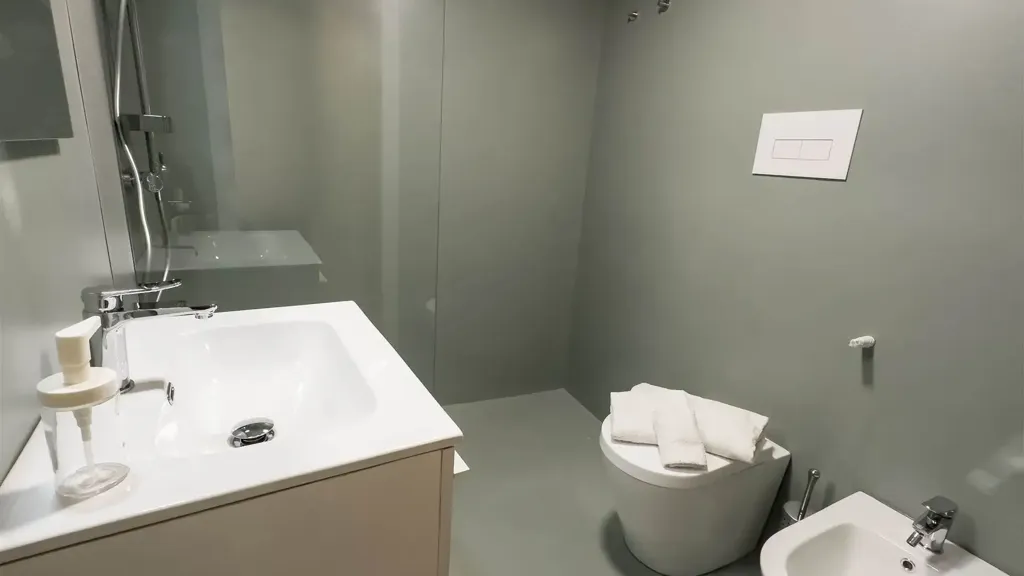 Salles de bain - Modern Bilocale in Palermo's Historic Centre