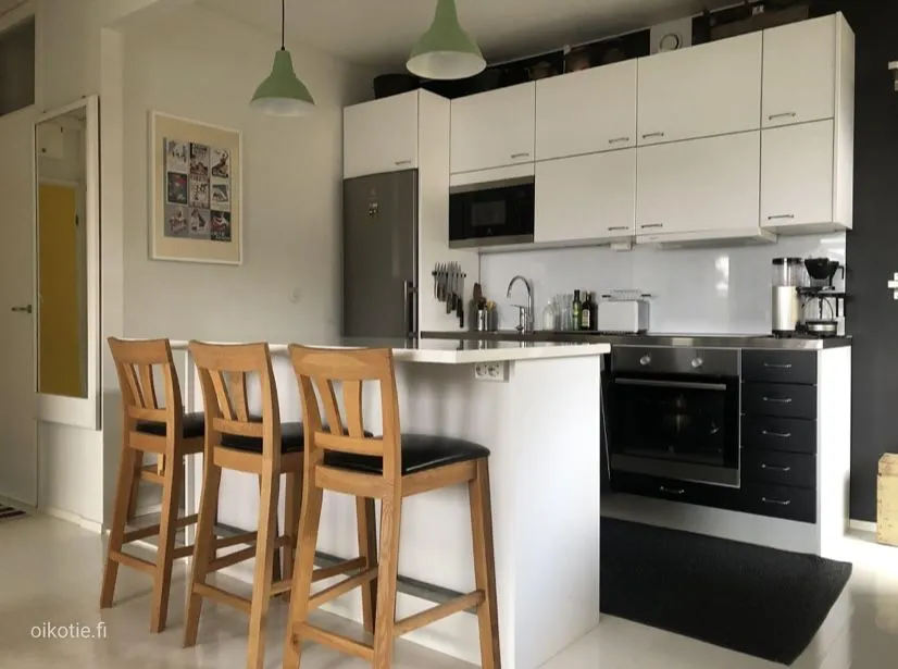 Köök - Bright Apartment with Balcony in Espoo