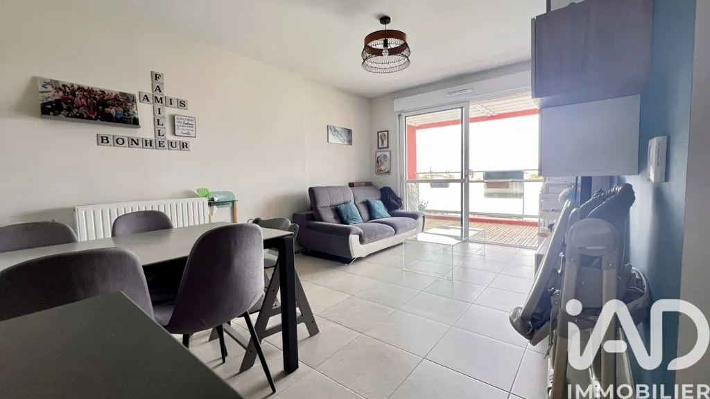 Sala da pranzo - 3-Bed Apartment with Balcony in La Rochelle