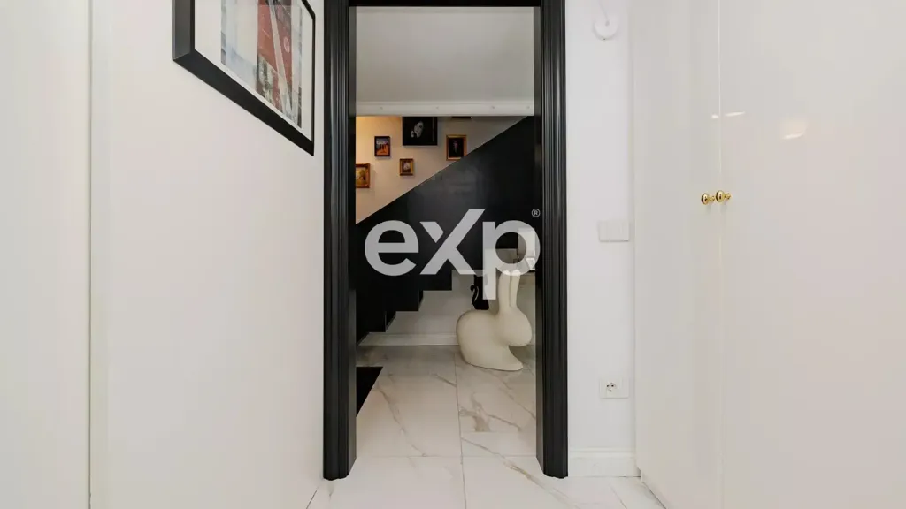 Entrée - Loft with Balcony in Milan's Ponte Nuovo