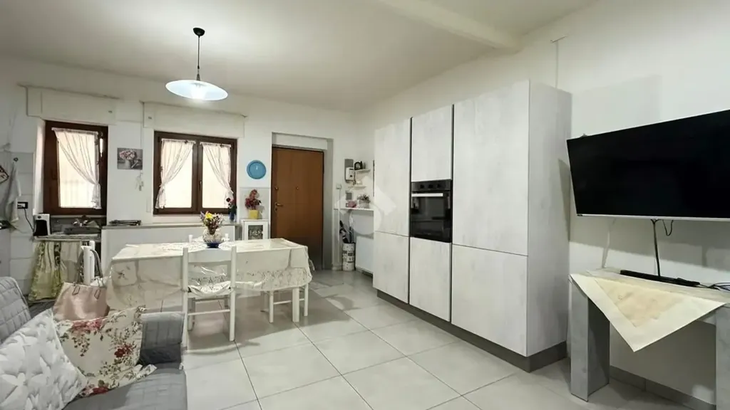 Salle à manger - Three-Level Apartment with Balcony in Vasto