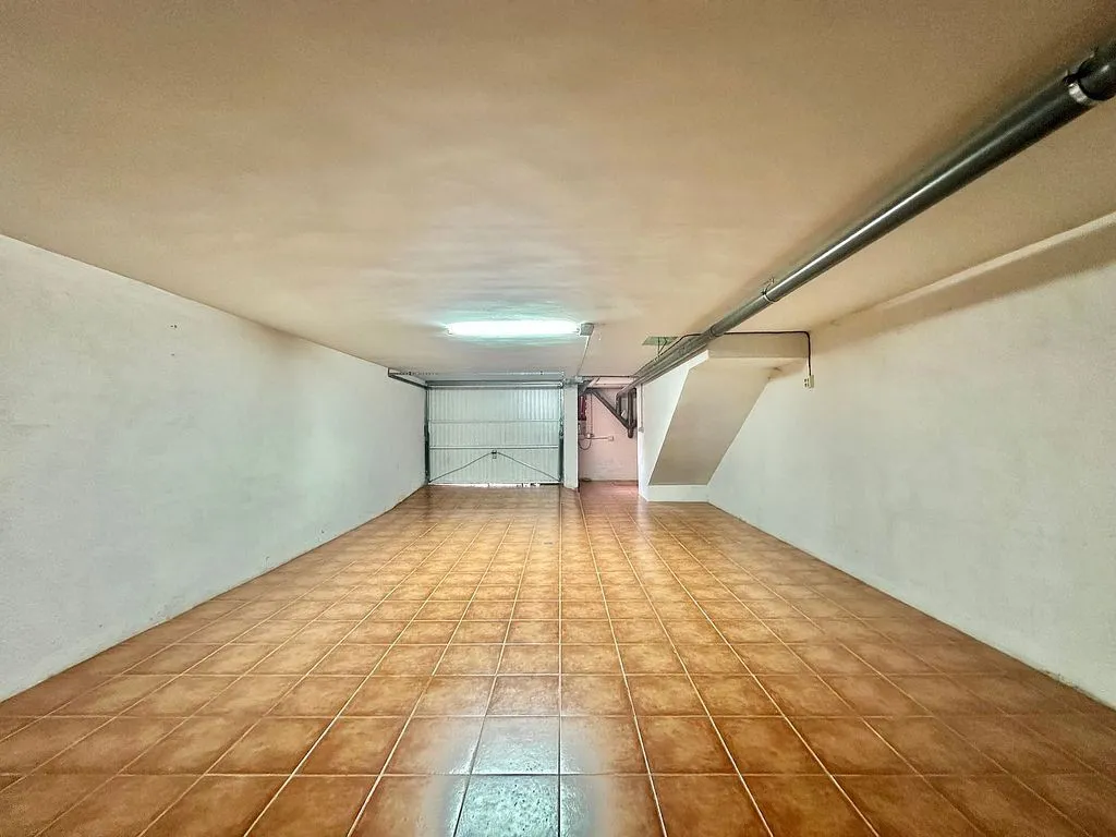 Garage - Patio-Backed Chalet in Mejorada del Campo