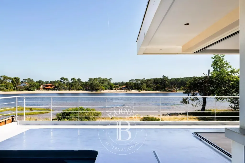 Pool - Villa with Panoramic Water View in Mimisan