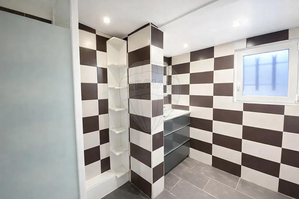 Salles de bain - Appartement avec Jardin à Saint-Maximin
