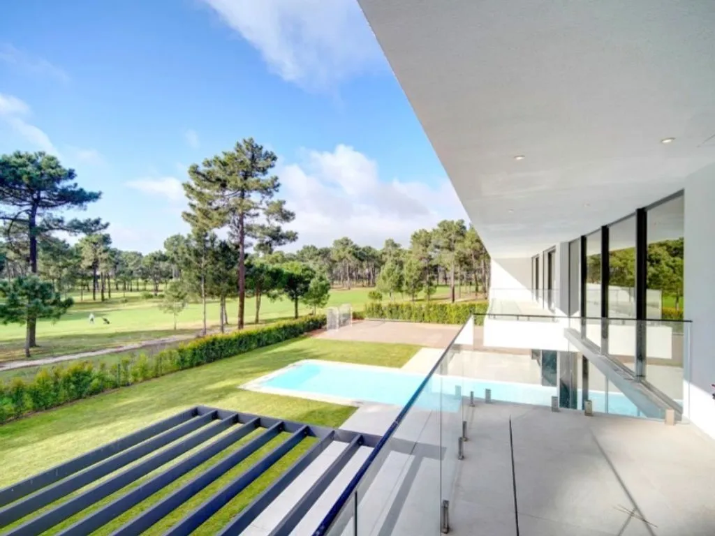 Bassein - Contemporary Villa with Golf View in Almada