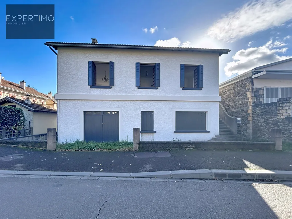 Extérieur - Maison avec Garage et Stationnements à Vivier-Pont