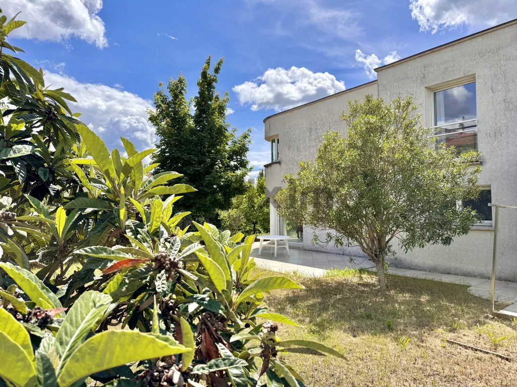 Jardin - Maison d'Architecte avec Terrasse à Alès