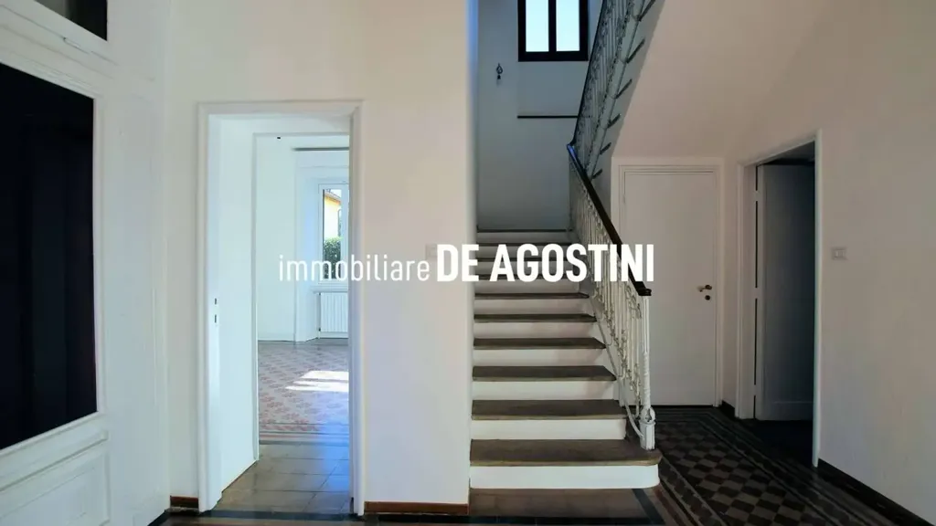 Esik - Liberty-Style Villa with Garden in Arona