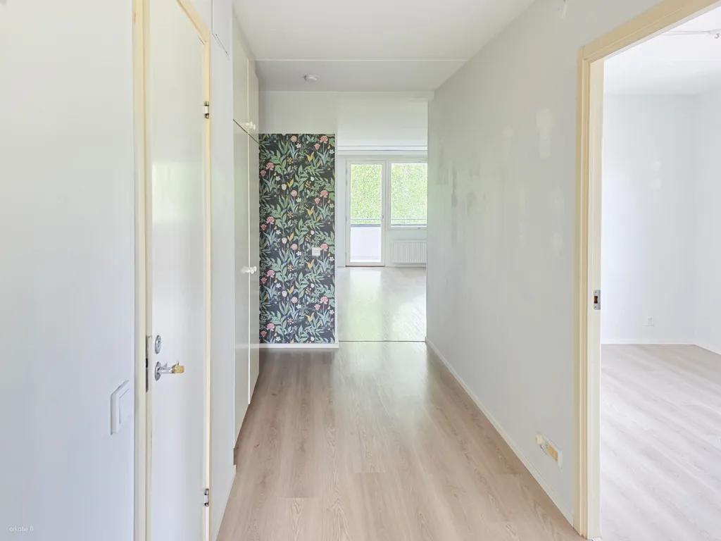 Entrée - Spacious Apartment with Balcony in Kannisto, Kerava