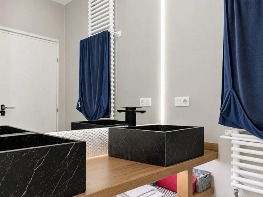 Bagni - Versatile House with Studio in Bierges