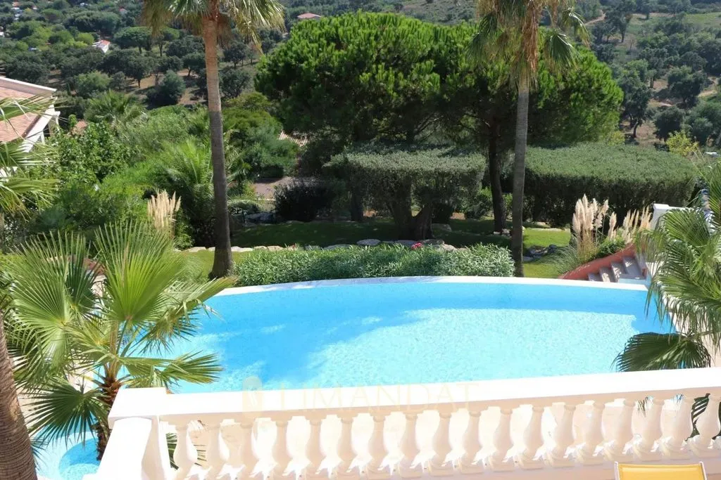 Piscine - Villa à Rénover avec Vue Mer à Ramatuelle
