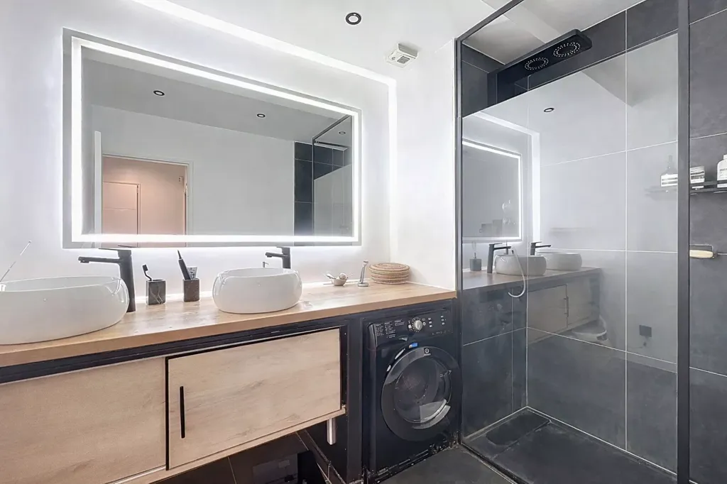 Salles de bain - Appartement Rez-de-Jardin avec Jardin à Suresnes