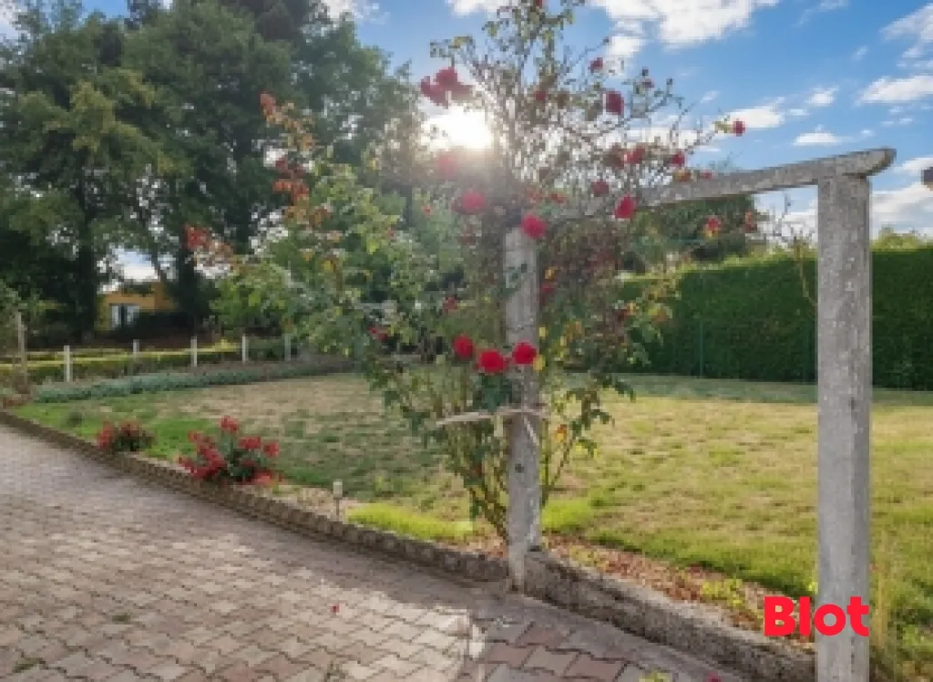 Garden - Charming House with Garden in Teillay